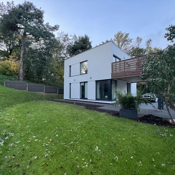 Privātmājas būvniecība un teritorijas labiekārtošana Rīgā